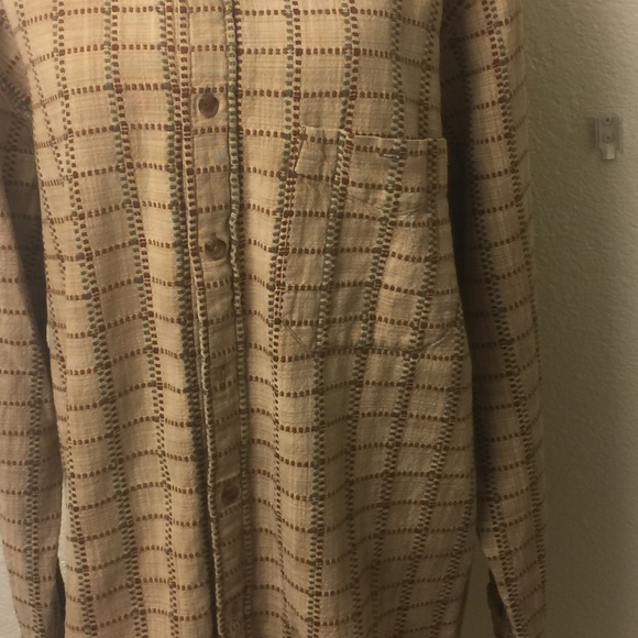 100% cotton tan/brown/green textured button down shirt - Picture 4 of 9